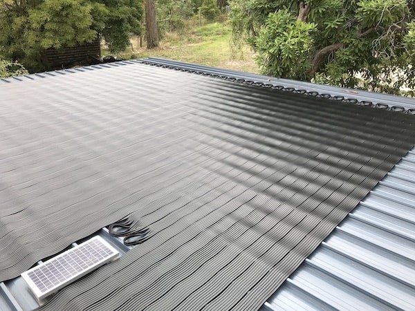 Solar pool heater system on a flat roof